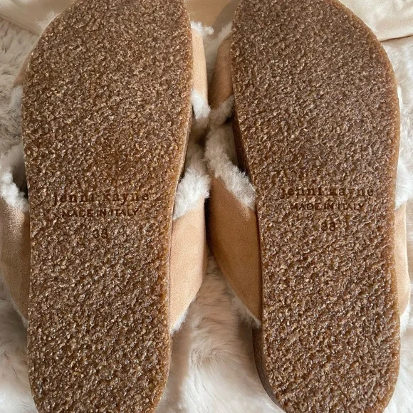 NWOT Jenni Kayne Tan and Cream Shearling and suede slide slippers. Size 38. - Picture 5 of 7